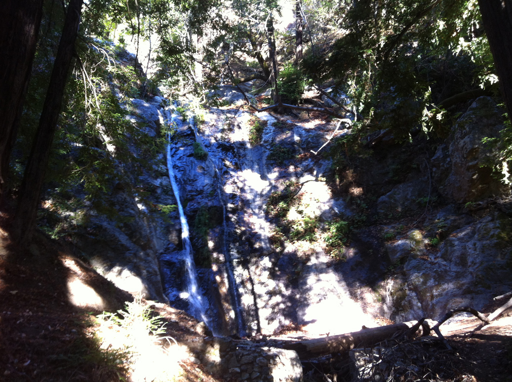Une superbe chute d'eau de Big Sur. Effectivement, y'a un air de Yosemite.