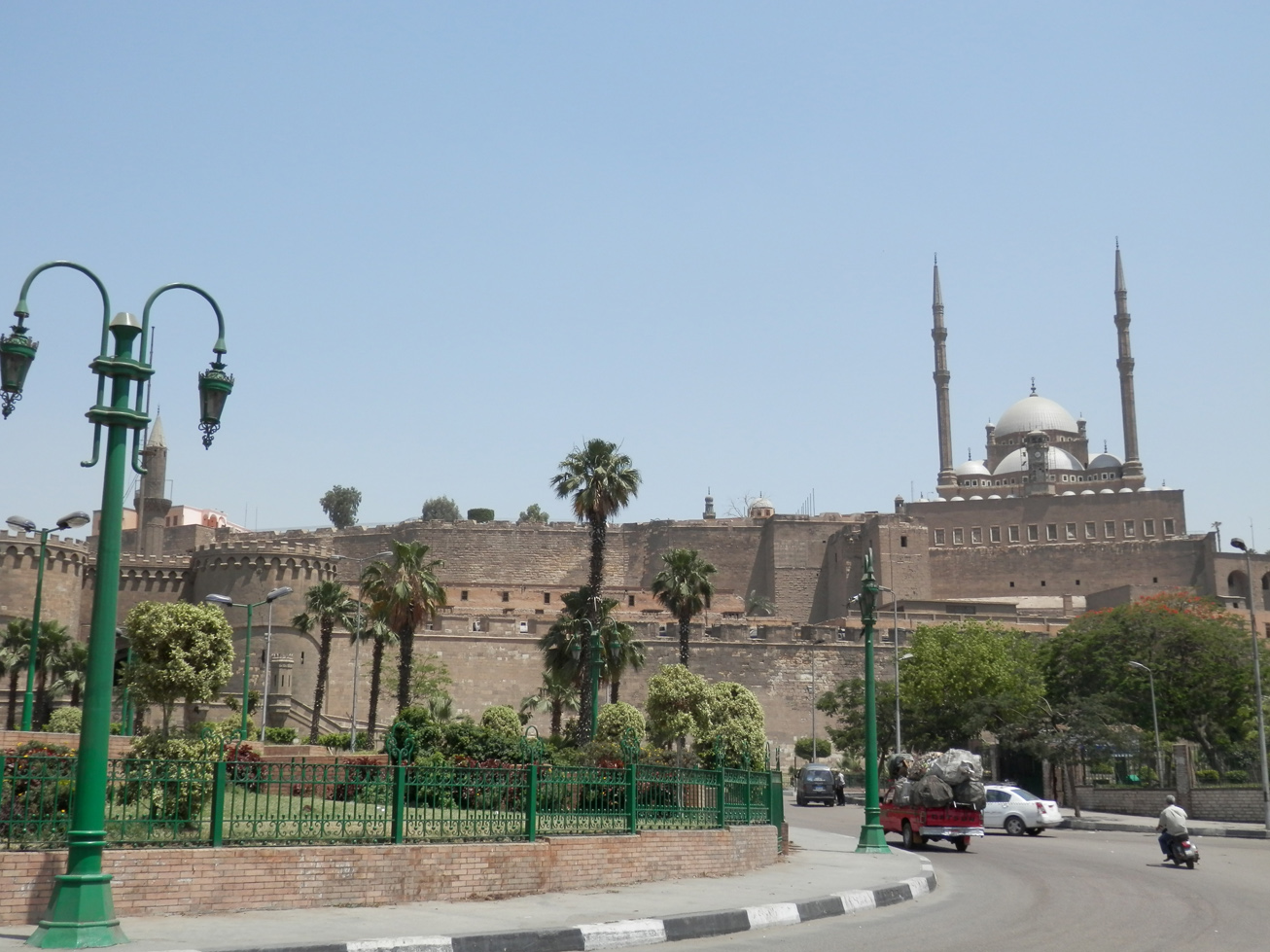 La citadelle du Caire, coiffée de la mosquée Mohammed Ali (rien à voir avec le boxer, j'ai vérifié).