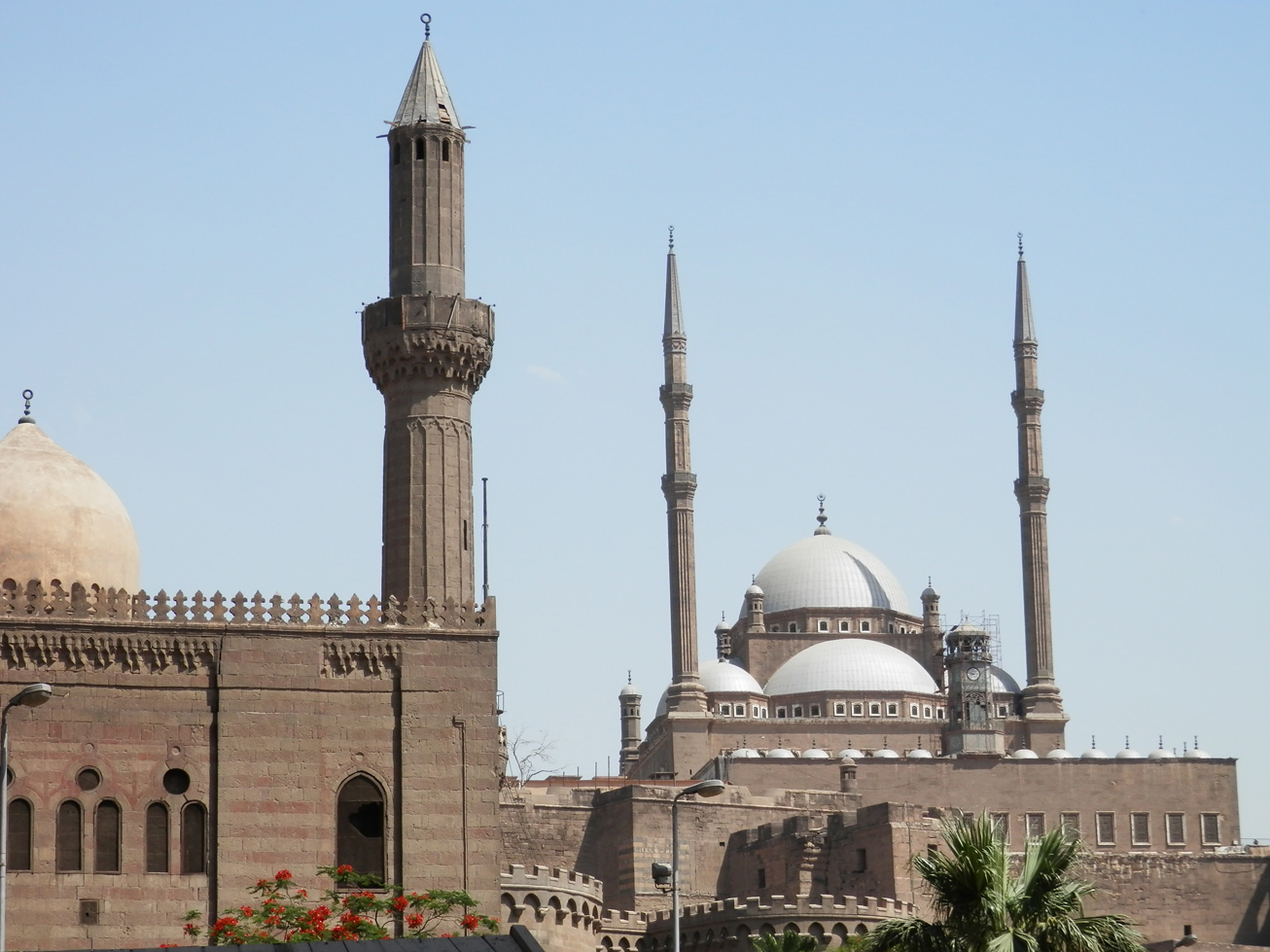 Cette mosquée est copiée sur la basilique Sainte-Sophie, à Istanbul (que j'aimerais bien aller visiter, d'ailleurs).